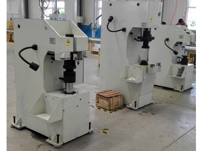 后桥总成压装机