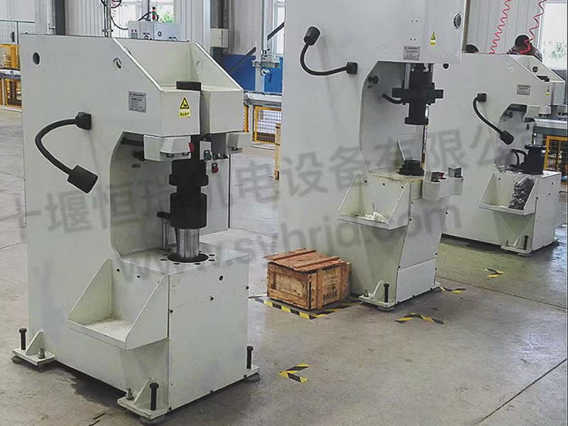 后桥总成压装机